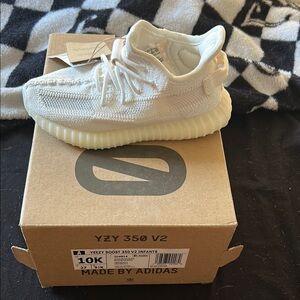 Yeezy Kids Sneakers in Cream